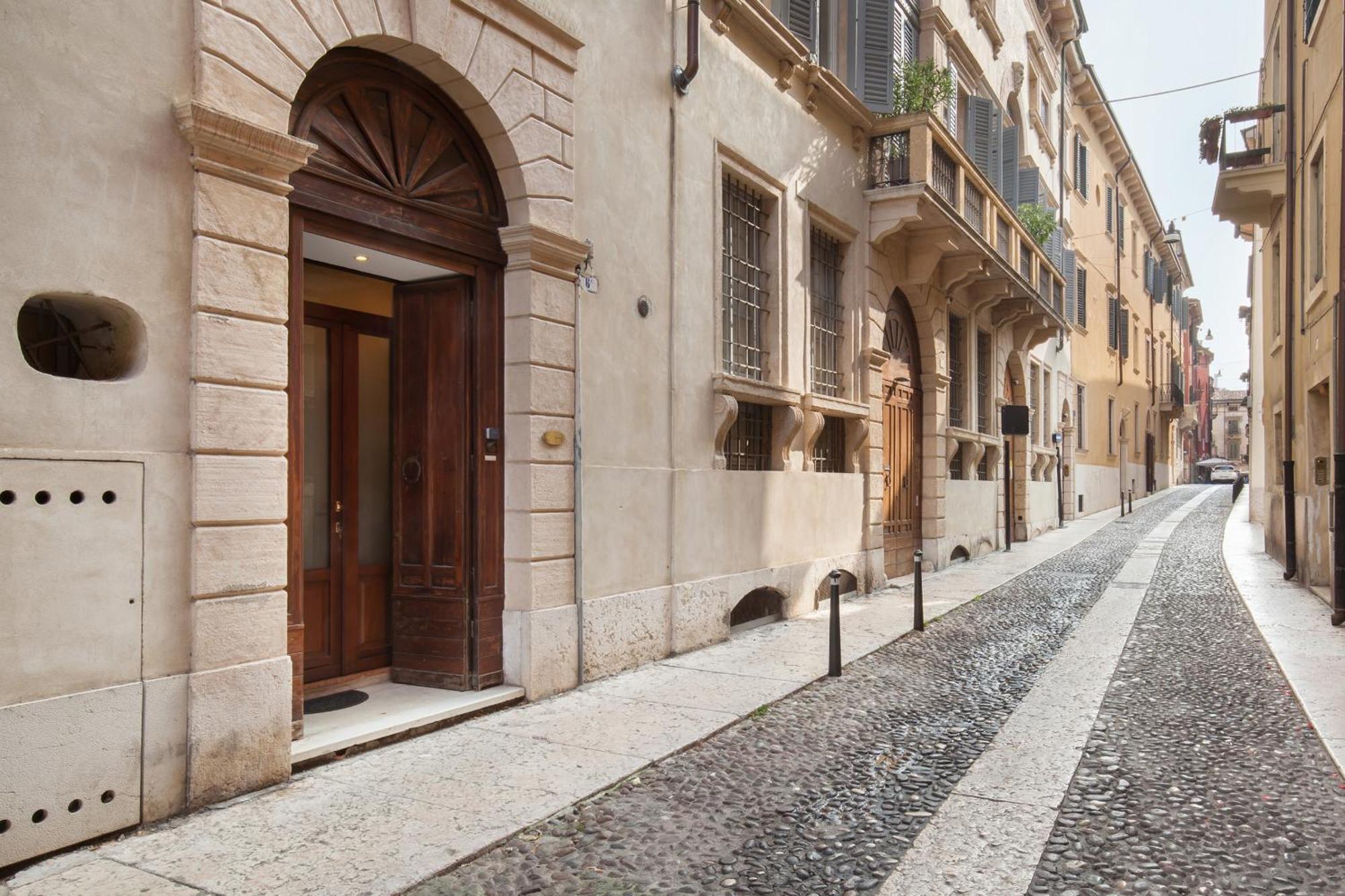 Verincanto In Old Downtown Apartment *